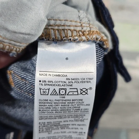 Old Navy High-Rise Wow Jean Shorts sz 6 NWT - Picture 4 of 4